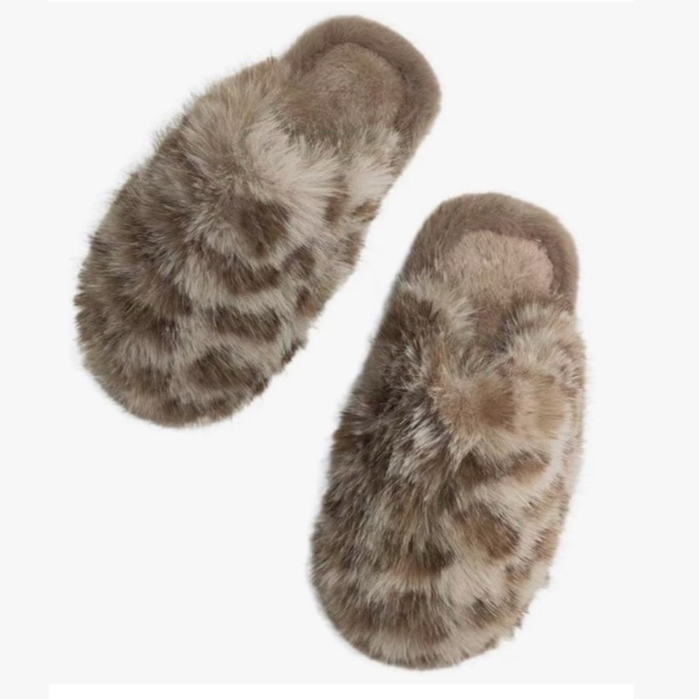 Fuzzy Leopard Print Slippers Soft Plush Indoor Outdoor Slides Womens 5/6 NWT - Picture 4 of 8